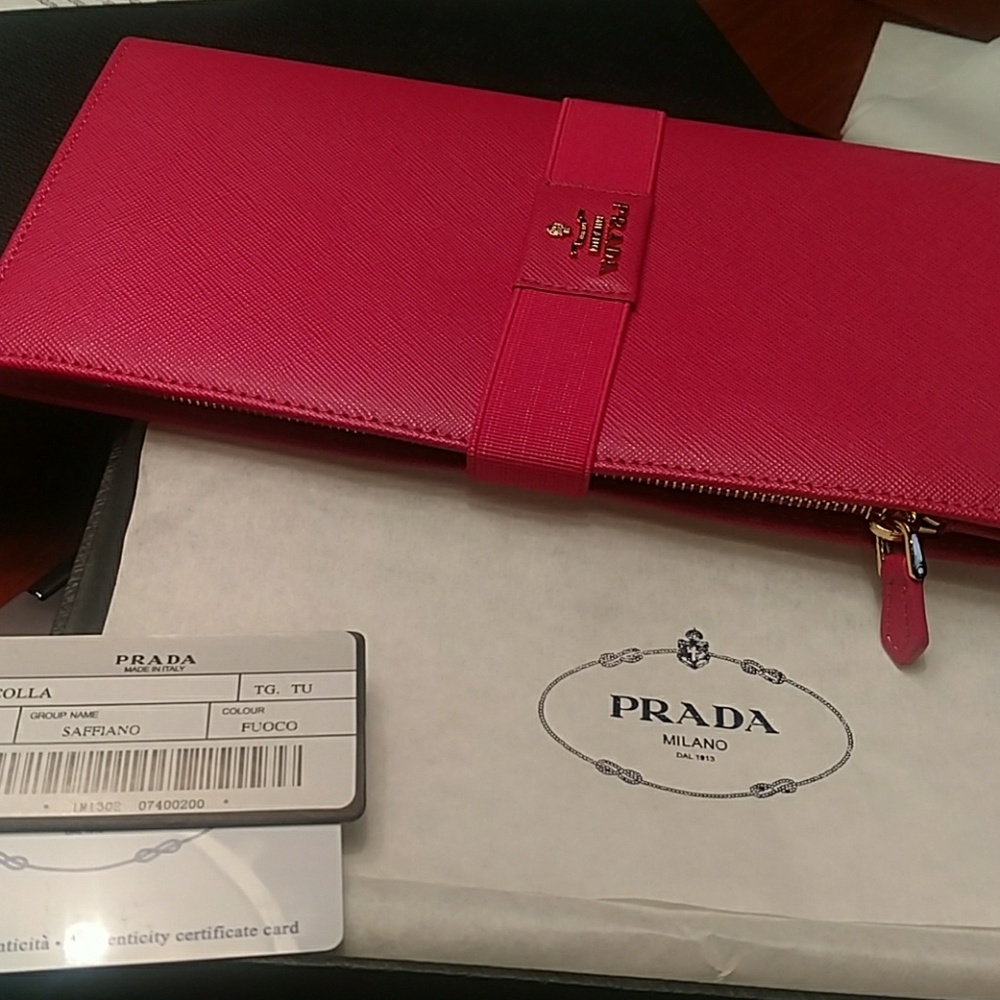 Prada Tracolla Saffiano Fuoco pink wallet 1m1302